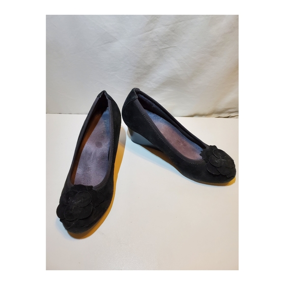 Vionic Shoes - Vionic Elevated Hayes Black Wedge Pumps